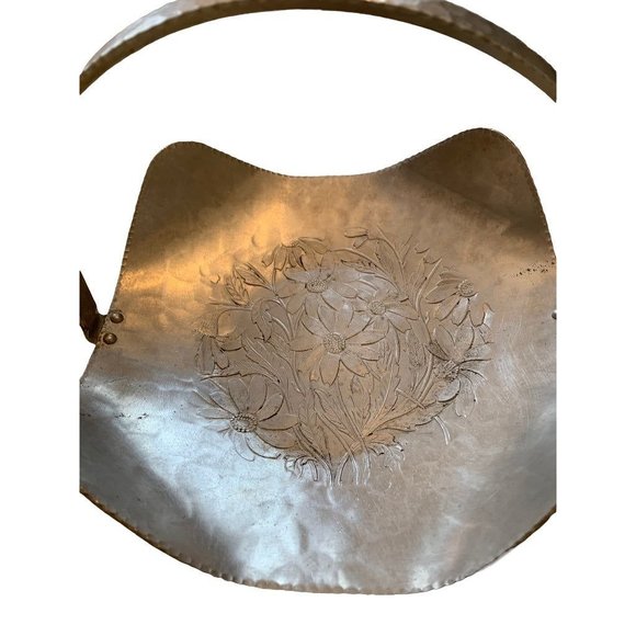 Vintage Hammered Aluminum Metal Handled Basket Daisy Embossed Hand Forged - Picture 10 of 10